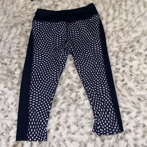 Lularoe woman’s cropped leggings size small!